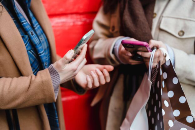 Dependența de telefon scapă de ea pentru totdeauna!