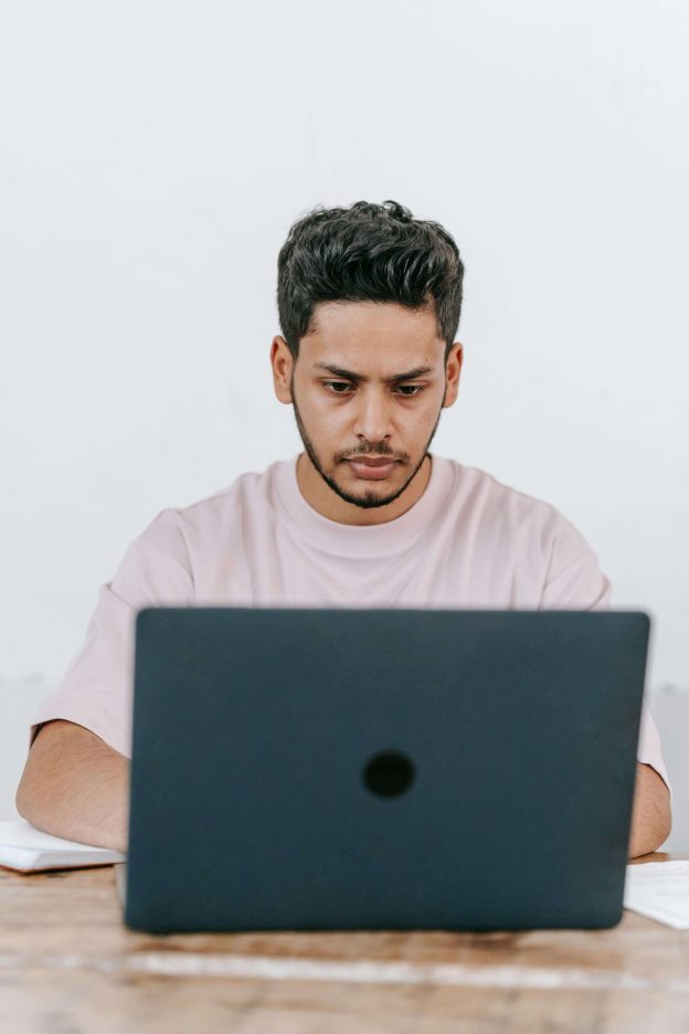 Top 5 sfaturi pentru cursurile online de NLP: tehnici din coaching pentru formare profesională.